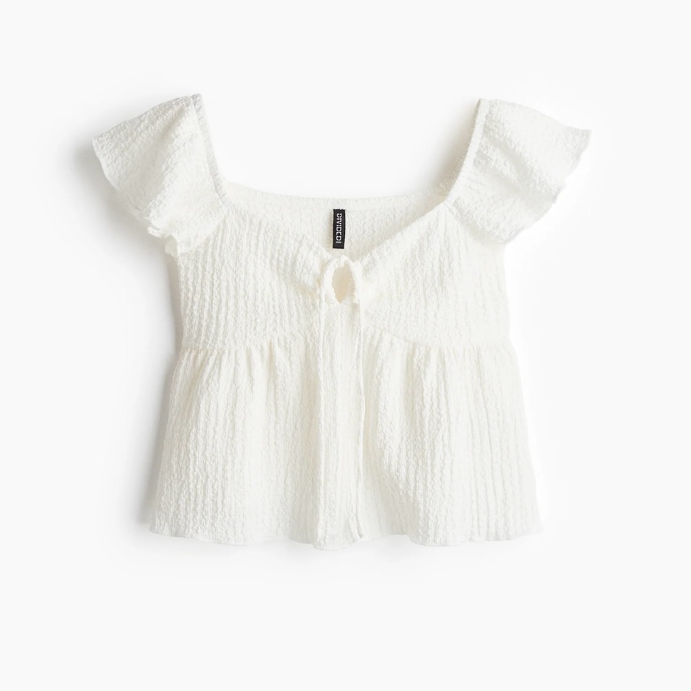 H&M Size M Cream Crinkled Flutter Sleeve Top